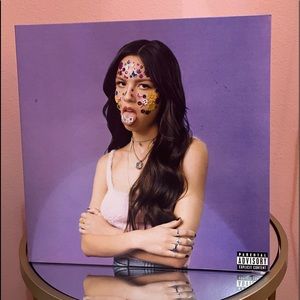 olivia rodrigo sour vinyl (standard black)